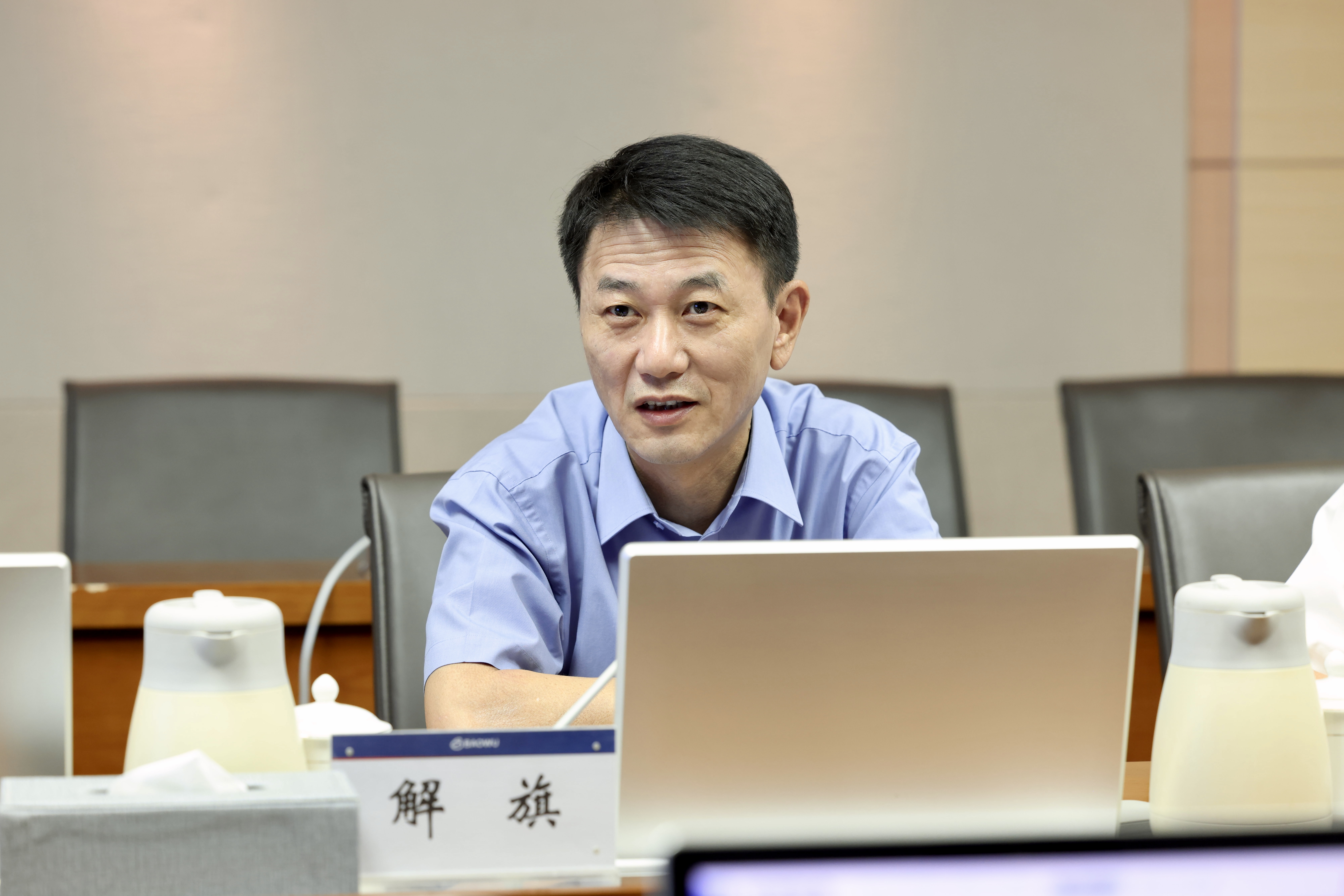 中南钢铁党委书记、董事长解旗到问鼎娱乐调研